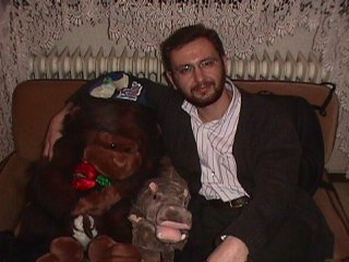 me with monkey and hippy.JPG (32974 bytes)
